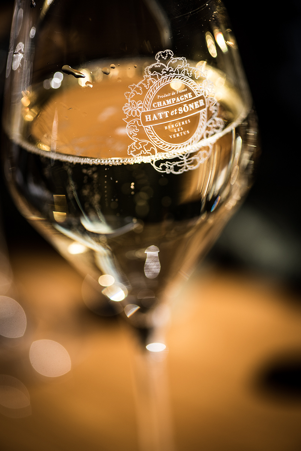 Glass of Hatt et Söner Champagne