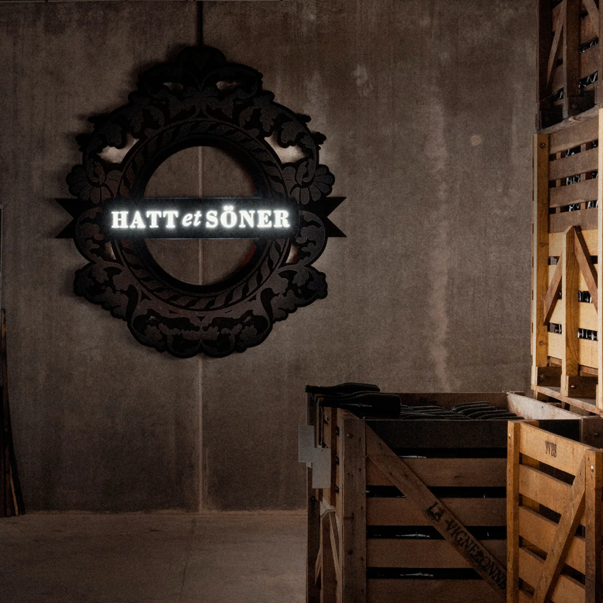 Hatt et Söner mirror installation